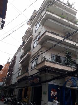 nha  mat tien truong quyen  quan 3