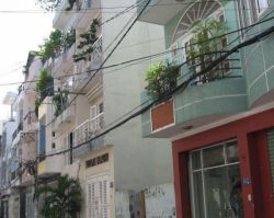 ban gap nha 2mt hem 6m pham van dong p11 dt  45x135m  gia 379 ti