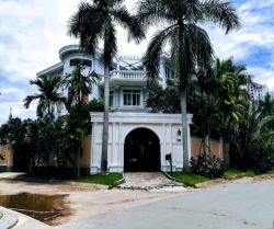 cho thue biet thu duong nguyen van huong thao dien quan 2 dt  500m2 gia 5000usd