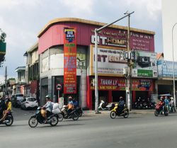 cho thue nha mat tien bach dang 15x25m 2 tang gia 170 trieu