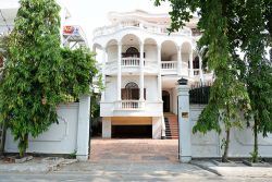 cho thue biet thu mt dang huu pho phuong thao dien quan 2 tphcm   45x40m 3 lau 10000 usd thang