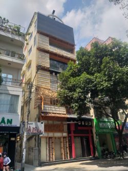 cho thue nha mt duong cao thang quan 3  dt 8x18m 9000 usd