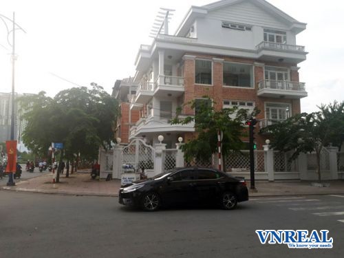 nha goc 2 mat tien dong van cong 6x135m 3 lau 70tr th