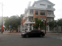 cho thue biet thu quan 2 goc 2 mat tien duong dong van cong va phan van dang 