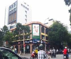 cho thue nha  mat tien duong hai ba trung dien tich15 x 20m 1 tret 3 lau  gia thue 736 tr