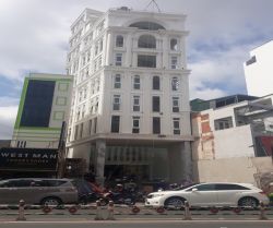 cho thue toa nha van phong mat tien duong hoang van thu 10x25 m 7 lau 450 trieu