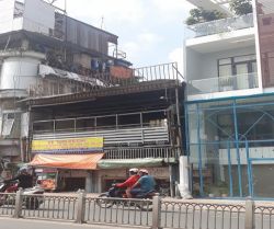 cho thue nha mat tien duong phan dinh phung 9 5x17 m 3000 usd