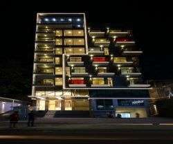 cho thue mat bang quan 2 mat tien duong quoc huong thao dien  mat bang tret 215m2 duoi 1 toa nha khach san 4 sao gia thue 129tr thang