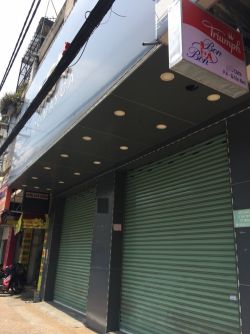 cho thue nha mat tien duong cach mang thang tam 9x20m  120 trieu th