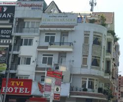 cho thue nha mat tien duong tran nao 4x15 1 tret 4 lau gia  35trieu thang