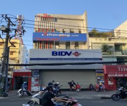 cho thue nha quan 3 mt duong cmt8 dt 98 x 22m 1 tret 4 lau