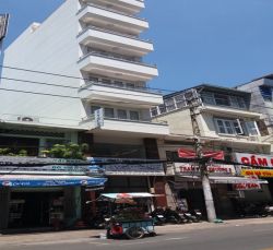 cho thue nha mat tien vo van tan phuong 5 quan 3