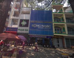 cho thue nha duong ly thuong kiet 8x17m 3 lau 8000 usd thang