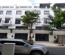 cho thue nha duong r khu lake view  quan 2dt 5mx20m 01 tret 3 lau4pn01 bep01 pk01 phong an  06 ve sinh noi that day du gia 60tr  huong view song cuc dep thoang mat khu an ninh bao ve 24 24 