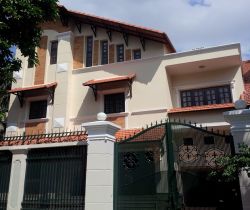 cho thue biet thu thao dien duong nguyen van huong 1 tret 2 lau san vuon ho boi gia 4500 usd