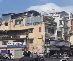 cho thue nha mat tien duong phan dinh phung 5x12 m 4 lau 70 trieu