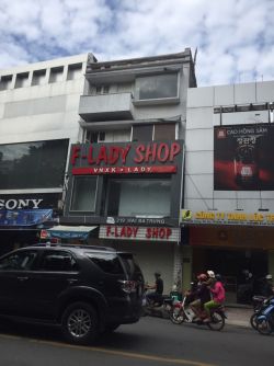 cho thue nha mat tien hai ba trung quan 3