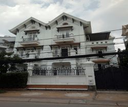 biet thu cho thue duong nguyen van huong phuong thao dien quan 2  10x22  gia 2800 usd 