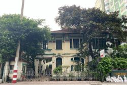 cho thue villa duong dien bien phu quan 3 ngang 15x27m tret 1 lau gia 8000usd th 