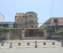 cho thue nha biet thu mat tien duong nguyen van huong dt  10x25 1 tret 3 lau cao cap gia   120tr thang