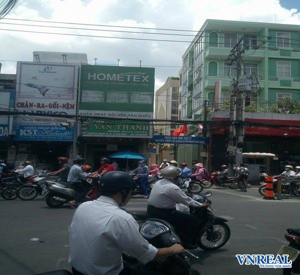 cho thue nha 3 mat tien duong le lai va truong chinh quan tan binh  gia 28tr th 