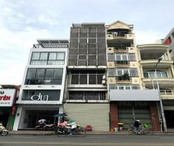 cho thue nha mat tien phan dinh phung 4x18m 5 tang gia 60 trieu