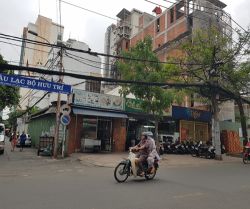 cho thue goc 2 mat tien 15mx35m nguyen thong quan 3