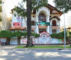 cho thue biet thu mat tien le quy don 24mx14m  2l  gia 8000 