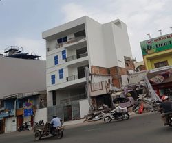 cho thue nha mat tien hoang sa 7mx15m  5 tang  gia 140tr