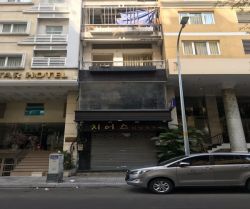 cho thue mt thai van lung 4 5x10m 3 lau  gia  5 500 usd thang