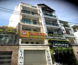 cho thue nha mat tien huynh van banh 4x15m 5 tang gia 45 trieu