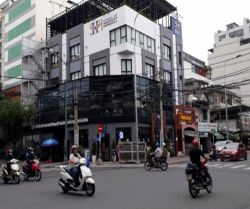 cho thue goc 2mt truong dinh va ky dong 14mx18m  h t 3l  gia 18 000 