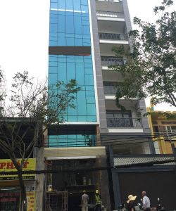 cho thue toa nha mat tien nguyen van thuong phuong 25 5x25 ham tret 5 lau 180 trieu 