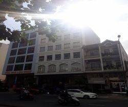 cho thue nha mat tien duong bach dang 8x18 m2 5 lau 180 trieu