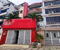 cho thue nha mat tien tran quoc hoan dt 45 x 20m tret 3 lau gia 50 tr th