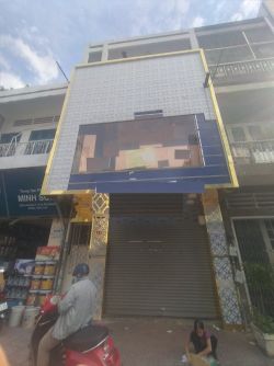 cho thue nha mat tien duong le van sy quan phu nhuandt 5x17tret 3 lau  gia 70 trieu 