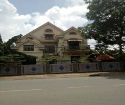 cho thue nha quan 2 mat tien duong nguyen van huong thao dien 500m2 ham tret 1lau gia 5000 usd 