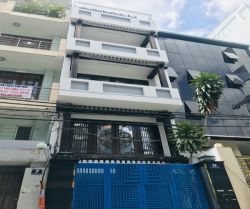 cho thue nha mat tien duong thach thi thanh 4 x17m  1 tret 3 lau gia 65tr