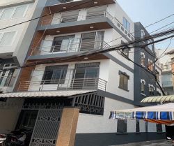 ban nha hem xe hoi huynh van banh 4x13m 4 lau gia 8 5 ty