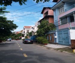 cho thue nha  ??quan 2mat tien duong 20 phuong binh an dt 8x15m gia 2500usd th huong dong nam