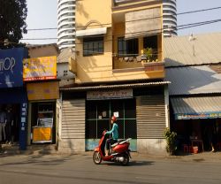 cho thue nha mat tien duong ngo tat to binh thanh