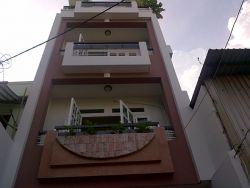 ban nha hem xe hoi vao tan nha duong au co