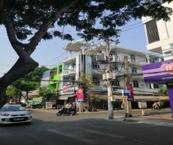 cho thue nha goc 2 mat tien duong dong den 4x165 m2 2 lau 75 trieu