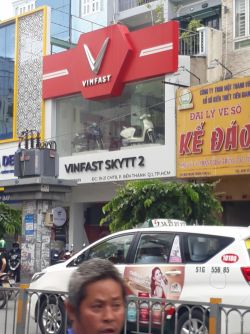 cho thue nha mat tien duong cmtt q1 dt 7 5x17tret 1l au gia 10000 usd thang 