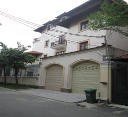 cho thue  ??biet thu  ??quan 2 goc 2 mat tien noi bo duong nguyen van huong gia 2800usd