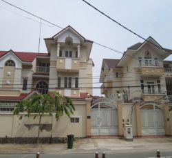  ??biet thu cho thue  ??quan 2 khu compound duong nguyen van huong gia 5000usd