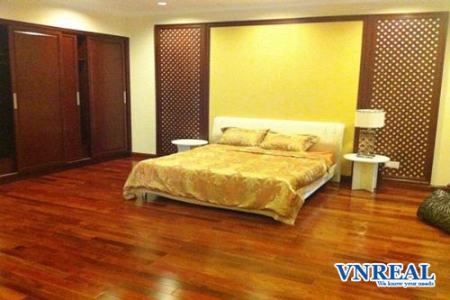 ban can ho vinhomes dong khoi 4 phong ngu tang 24 