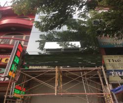 cho thue nha cong hoa  4 x 22 m  1 tret 3 lau   co thang may   65 trieu thang   co vat 