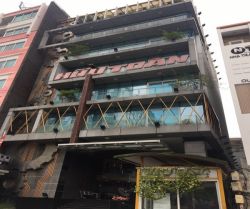 cho thue nha cong hoa 16x18 m ham 7 lau 670 tr thang