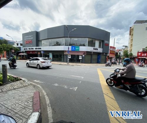 cho thue nha goc 2 mat tien cong hoa dtsd 800m2 15000  thang